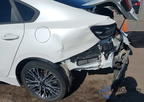 2022 Kia Forte Gt-Line z USA, uszkodzony, nr VIN 3KPF54AD4NE491742